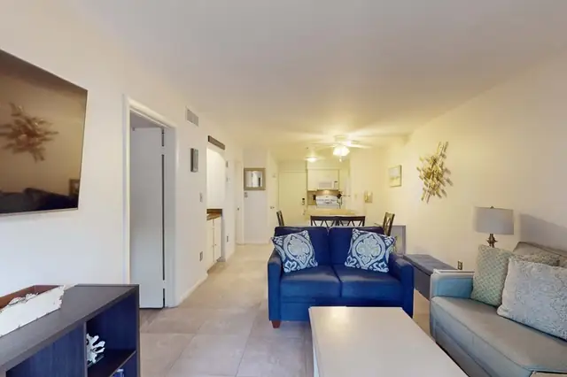 Living room at Fiddler’s Cove 17C